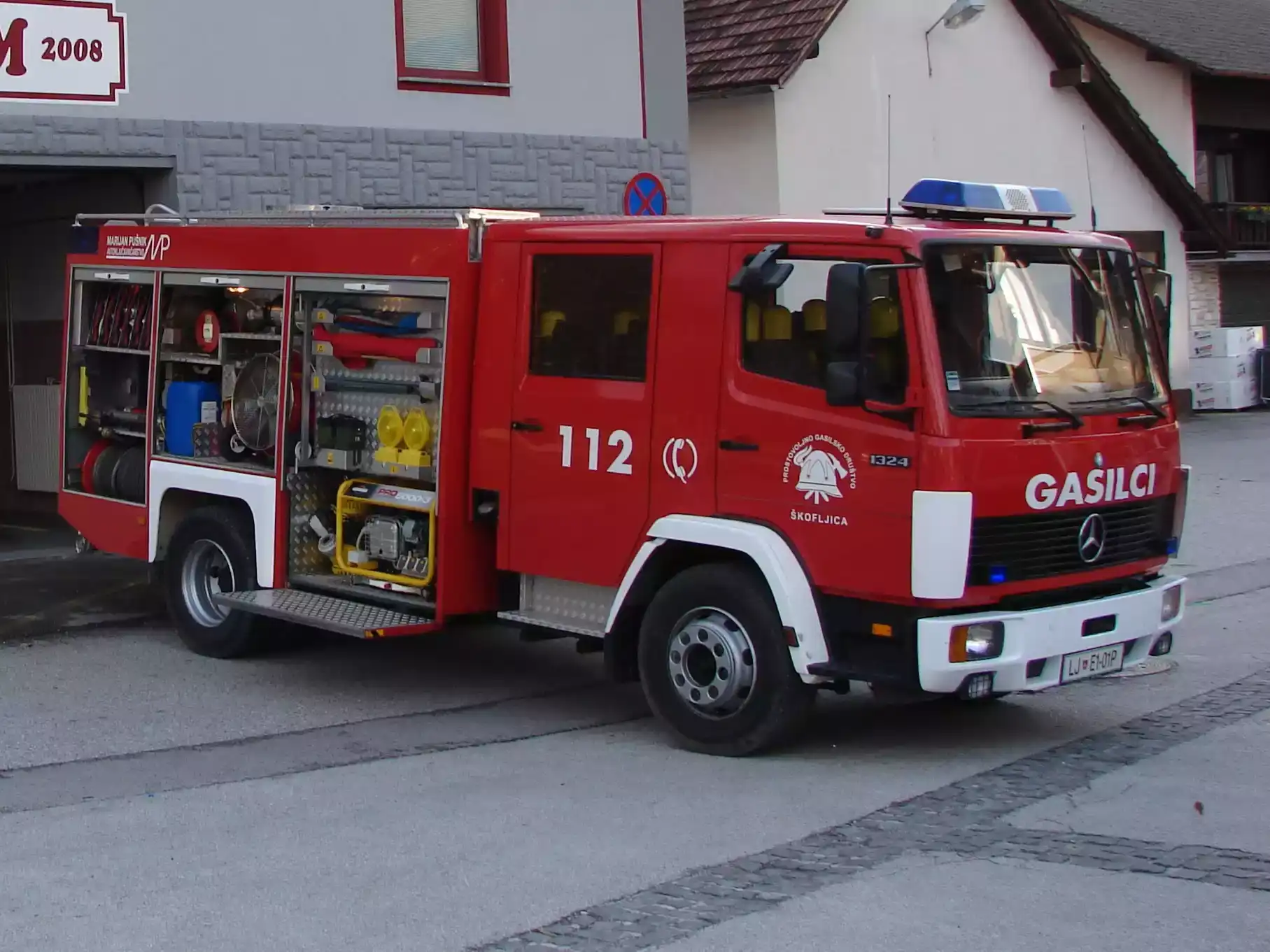 Gasilsko vozilo s cisterno (GVC 16/35)